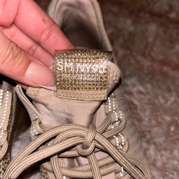 Steve Madden Sneakers SM NY90 size 10 women’s worn twice - Picture 3 of 7